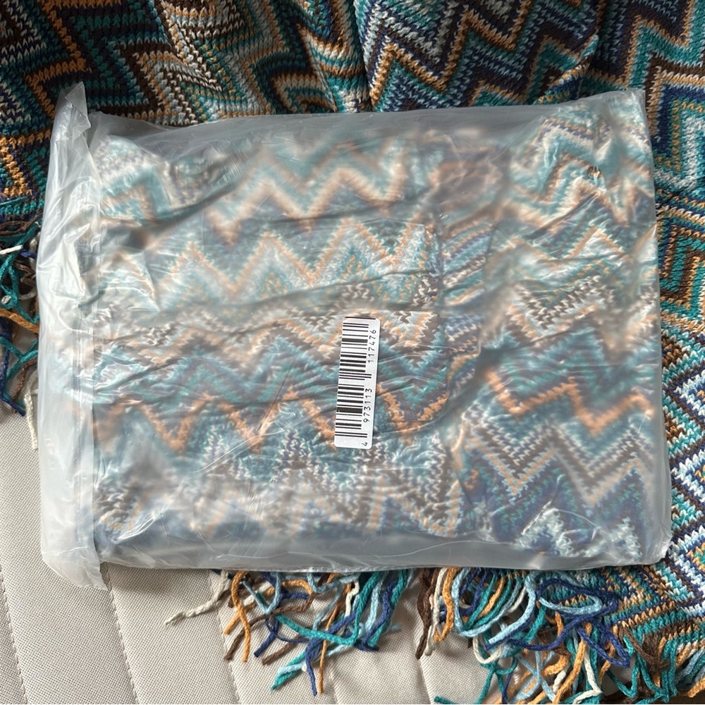 Lalifit Geometric Fringe Knit‎ Throw Blanket in Blue - Picture 3 of 5